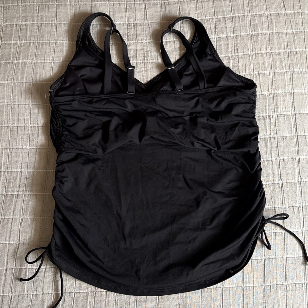 Lands' End Swim Tankini Top,
Adjustable side ties, 16DDD, never worn, underwire - Picture 5 of 5